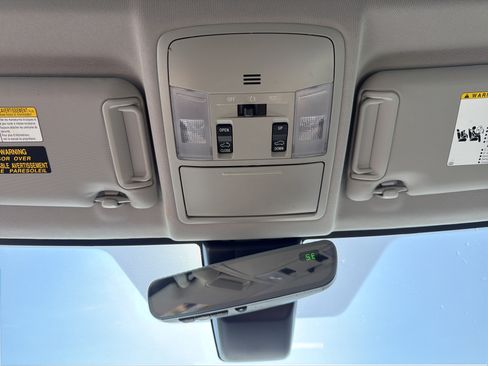 Used 2018 Toyota RAV4 Limited image 28