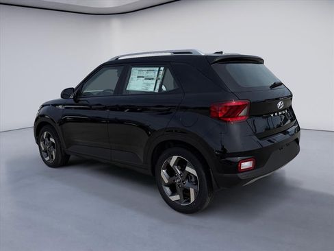 New 2026 Hyundai Venue SEL FWD image 3
