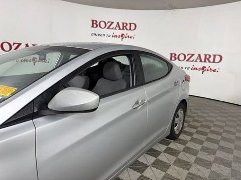 Used 2016 Hyundai Elantra SE FWD image 5