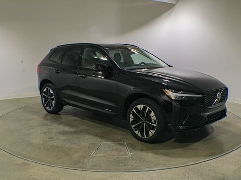 Certified 2026 Volvo XC60 B5 Plus AWD/4WD image 7