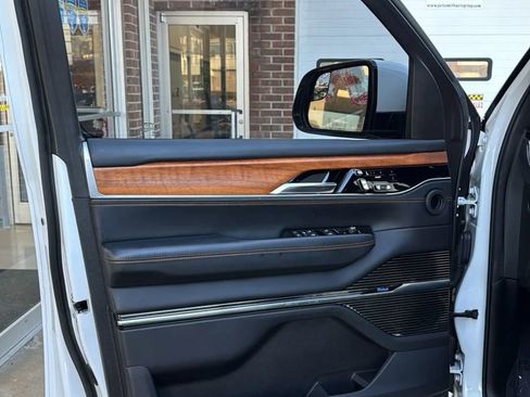 Used 2022 Jeep Grand Wagoneer Series III image 21