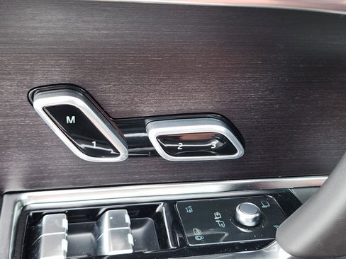 New 2026 Land Rover Range Rover Long Wheelbase SE image 23