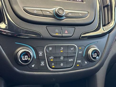 Used 2023 Chevrolet Equinox RS FWD image 28