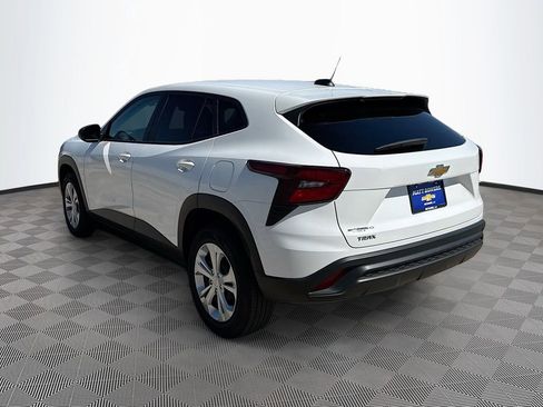 Used 2025 Chevrolet Trax LS image 7