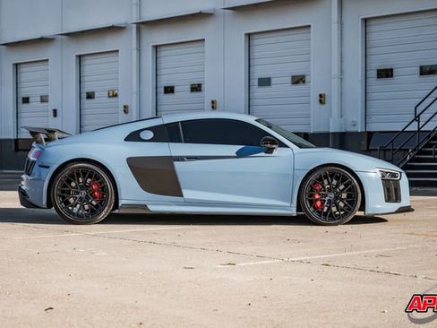 Used 2018 Audi R8 V10 w/ Premium Package image 11