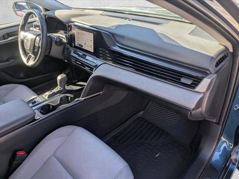 Used 2025 Toyota Camry LE image 19