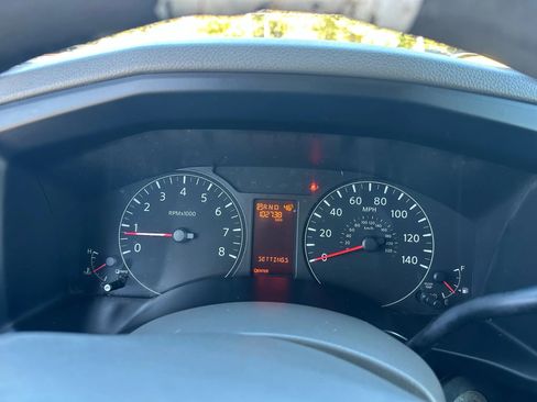 Used 2014 Nissan NV 2500 SV image 15