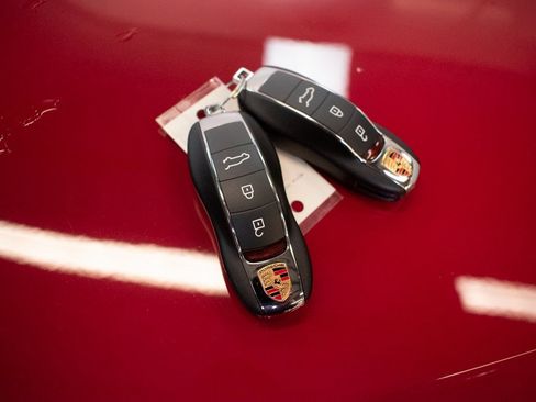 Certified 2025 Porsche Macan image 32