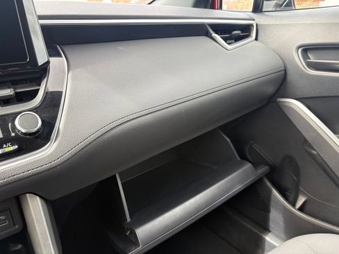 Used 2024 Toyota Corolla Cross SE image 31