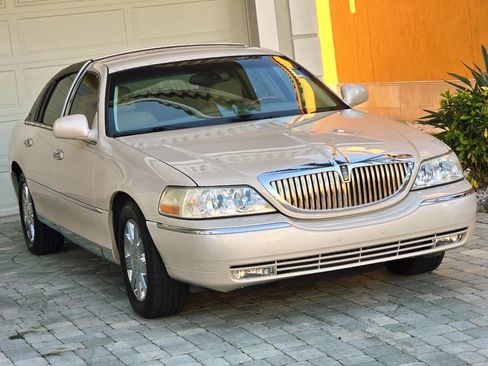 Used 2003 Lincoln Town Car Cartier image 27