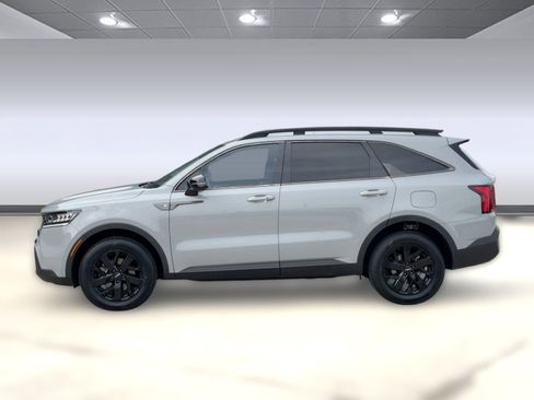 Used 2022 Kia Sorento S image 2