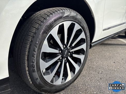 Used 2024 Lincoln Navigator Reserve image 12