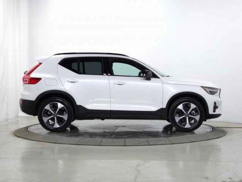Certified 2025 Volvo XC40 B5 Plus image 14