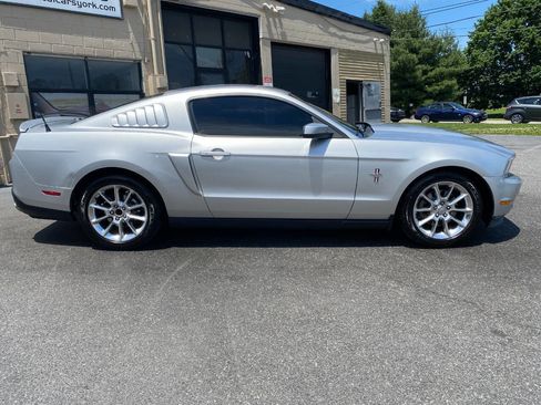 Used 2011 Ford Mustang Premium w/ 202A Rapid Spec Order Code RWD image 2