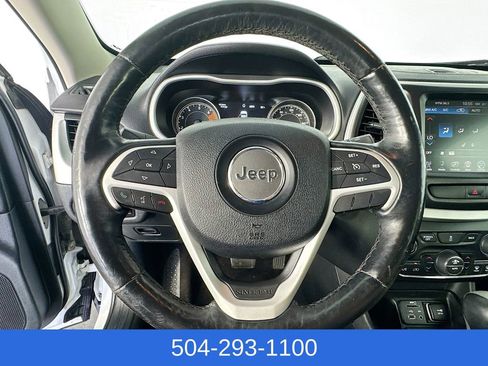 Used 2017 Jeep Cherokee Limited FWD image 12