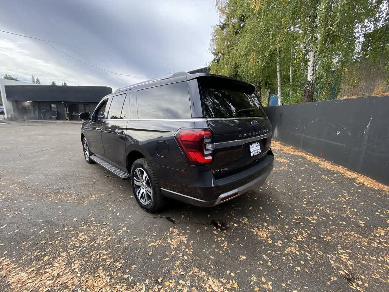 Used 2024 Ford Expedition Max Limited AWD/4WD image 4