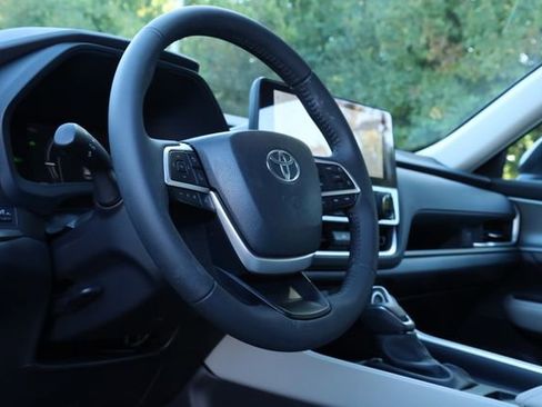 Used 2025 Toyota Grand Highlander XLE image 23