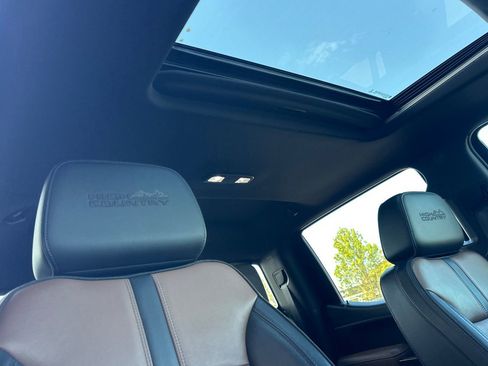 Used 2021 Chevrolet Silverado 1500 High Country w/ Technology Package image 15