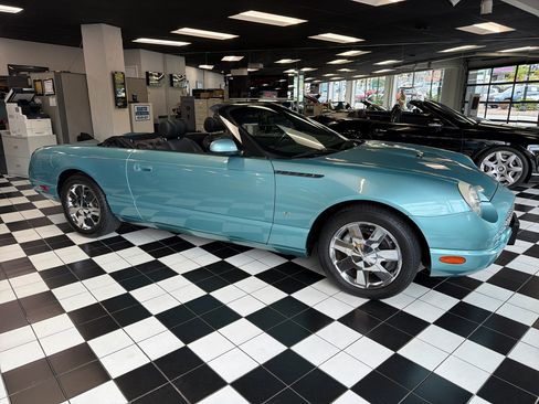 Used 2002 Ford Thunderbird Deluxe image 3