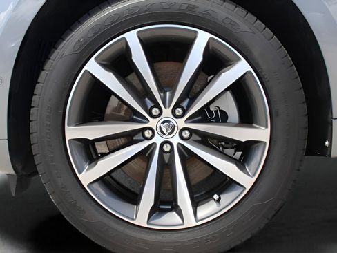 New 2026 Jaguar F-PACE R-Dynamic S AWD/4WD image 9