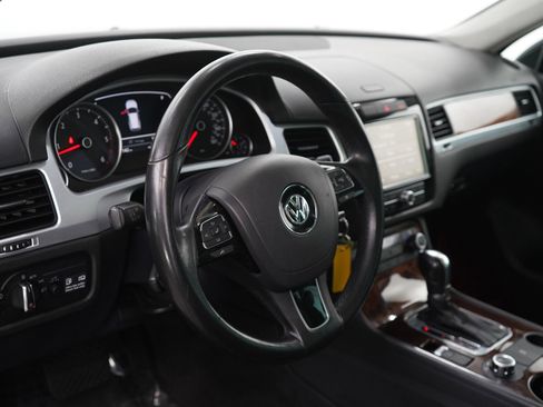 Used 2012 Volkswagen Touareg Executive image 20
