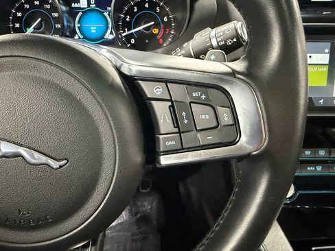 Used 2019 Jaguar F-PACE Prestige AWD/4WD image 16