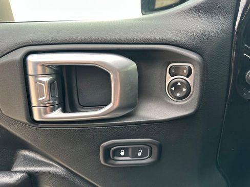 Used 2019 Jeep Wrangler Unlimited Sport S AWD/4WD image 18