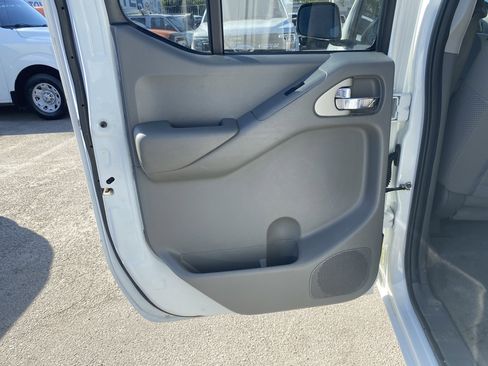 Used 2018 Nissan Frontier SV image 19
