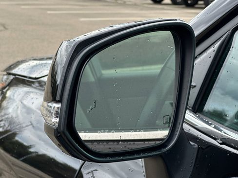 Used 2021 Toyota Highlander LE image 52