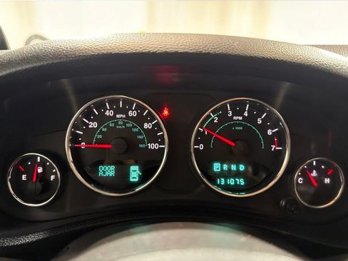 Used 2012 Jeep Wrangler Unlimited Sahara AWD/4WD image 28