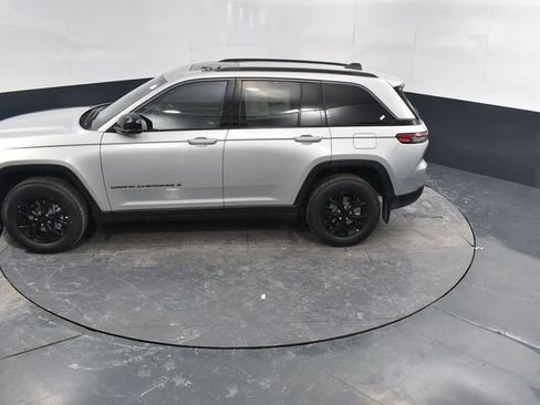 New 2026 Jeep Grand Cherokee Altitude AWD/4WD image 38