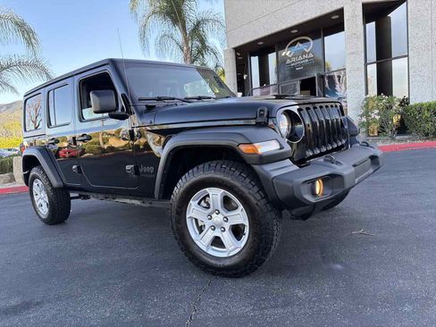 Used 2022 Jeep Wrangler Unlimited Sport AWD/4WD image 9