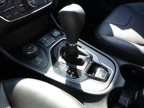 New 2023 Jeep Cherokee Altitude Lux image 28