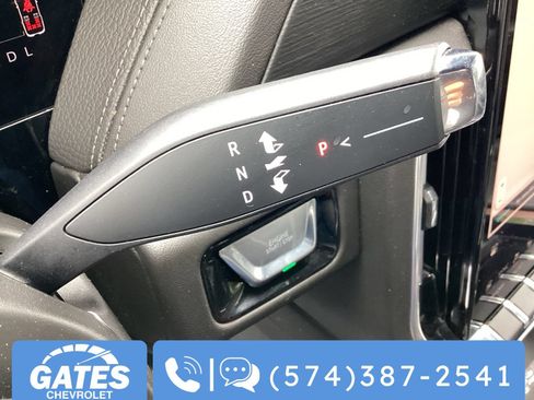 Used 2025 GMC Yukon XL Denali AWD/4WD image 34