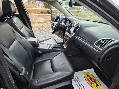 Used 2018 Chrysler 300 Touring L image 14