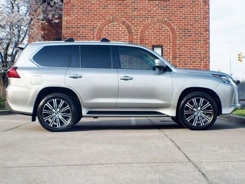 Used 2018 Lexus LX 570 4WD w/ Luxury Package image 4