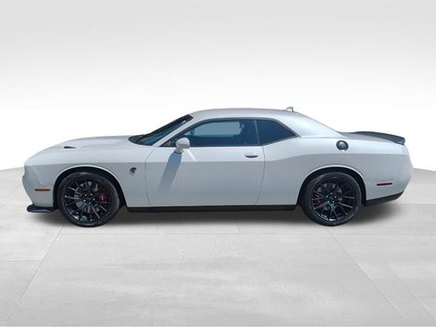 Used 2015 Dodge Challenger SRT Hellcat RWD image 2