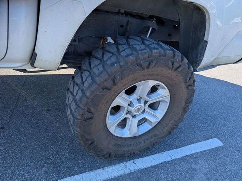 Used 2017 Toyota Tacoma SR w/ Tow Package AWD/4WD image 5