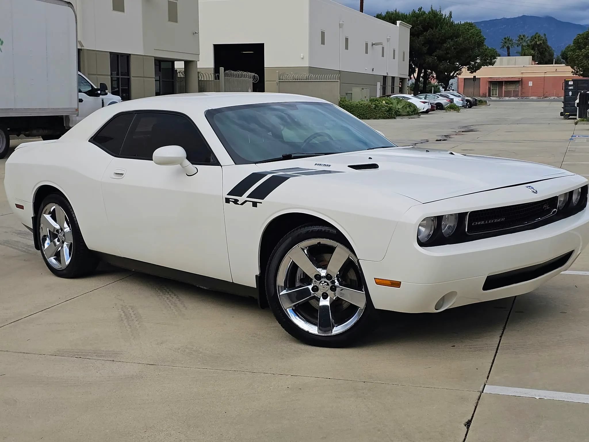 Used 2010 Dodge Challenger R/T RWD image 3