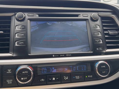 Used 2017 Toyota Highlander XLE AWD/4WD image 48