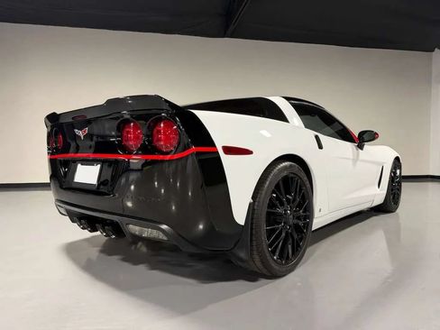 Used 2007 Chevrolet Corvette Coupe w/ Preferred Equipment Group RWD image 4