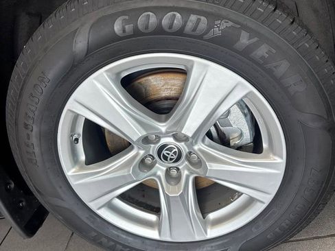 Used 2022 Toyota Highlander L FWD image 11