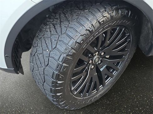 Used 2018 Land Rover Discovery HSE image 36