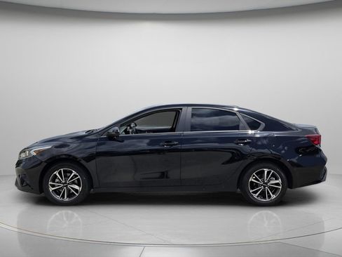 Used 2024 Kia Forte LXS w/ LXS Technology Package FWD image 3