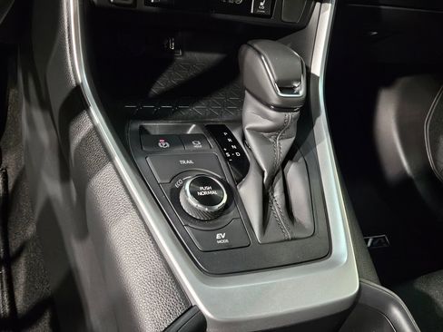 Certified 2025 Toyota RAV4 SE w/ Convenience Package image 32