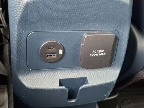 Used 2023 Ford Maverick Lariat w/ Lariat Luxury Package image 11