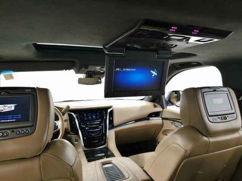 Used 2018 Cadillac Escalade ESV Platinum image 39