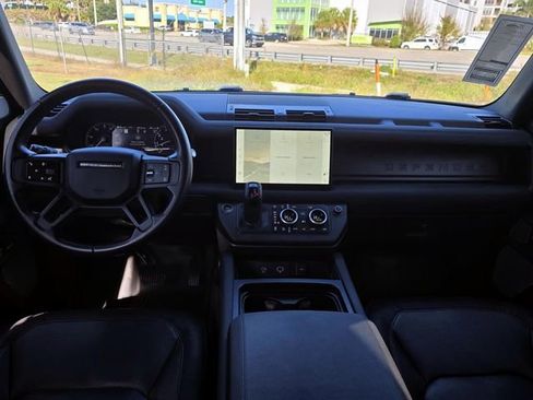 Used 2023 Land Rover Defender 130 X-Dynamic SE image 12