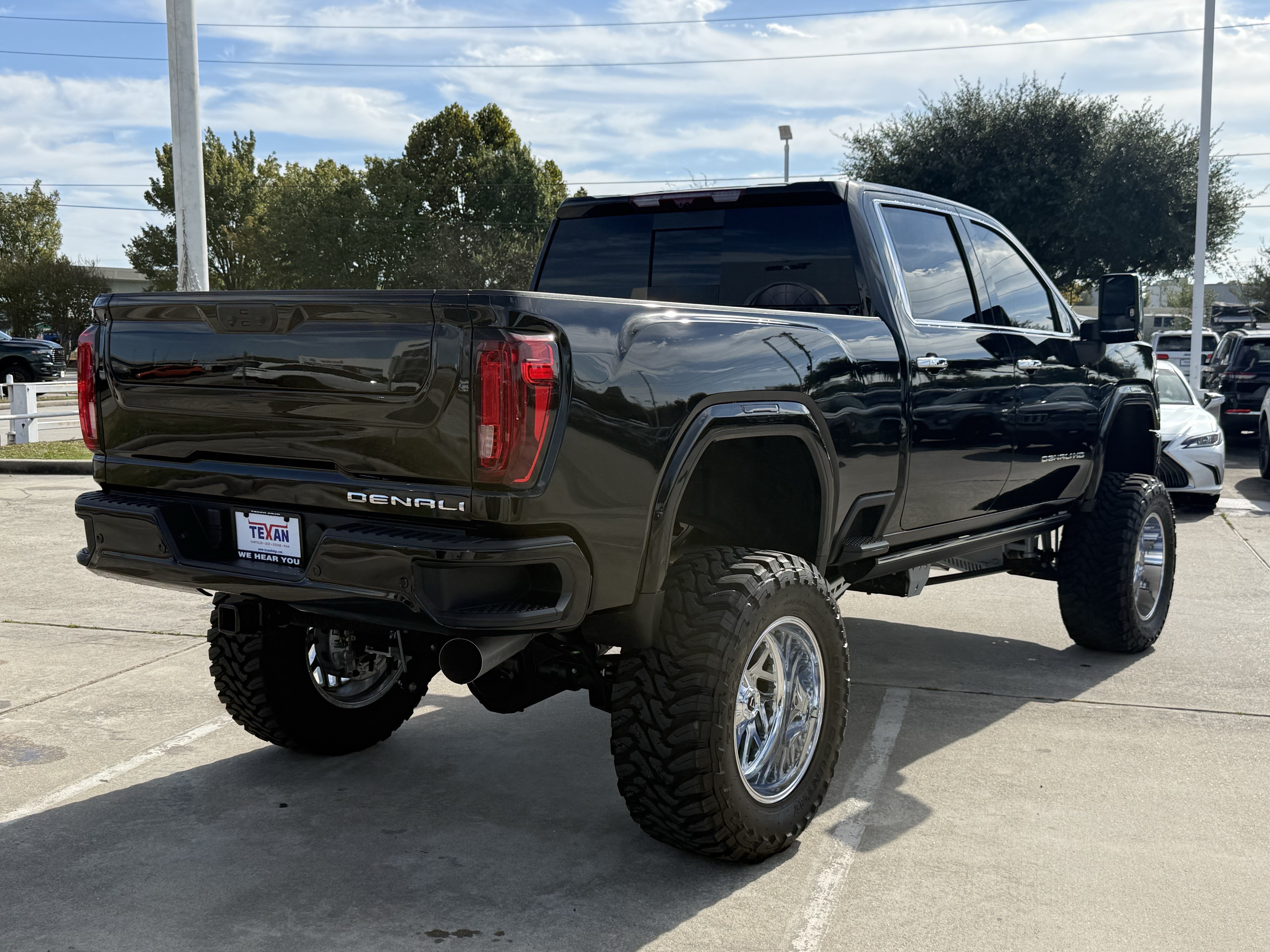 Used 2021 GMC Sierra 2500 Denali w/ Denali Black Diamond Edition AWD/4WD image 5