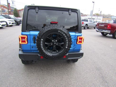 Used 2023 Jeep Wrangler Willys AWD/4WD image 4